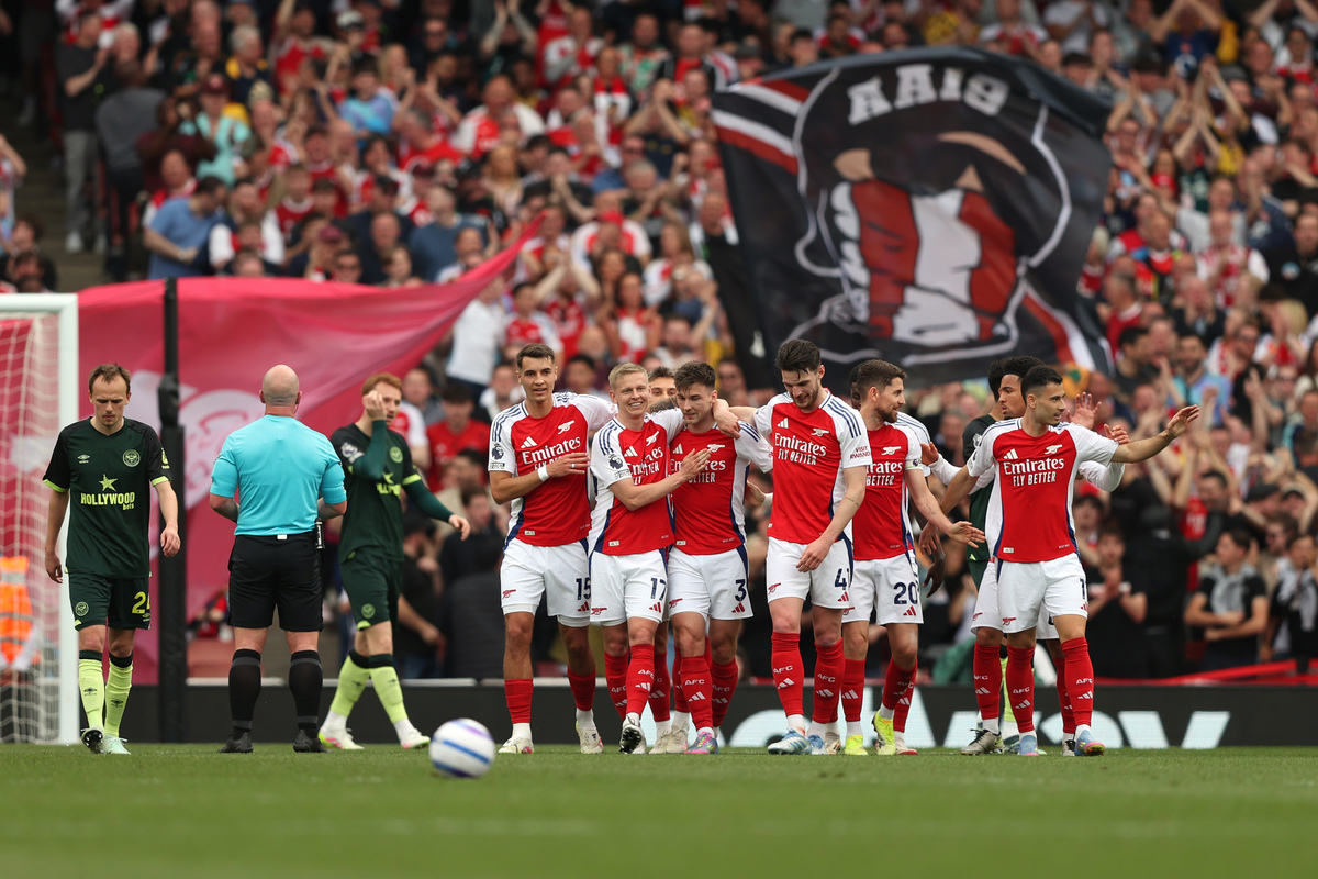 本赛季胜率50%以上球队交手战绩：掘金8胜2负，联盟第一（掘金本季对胜率过半球队战绩8胜2负，居联盟第一）