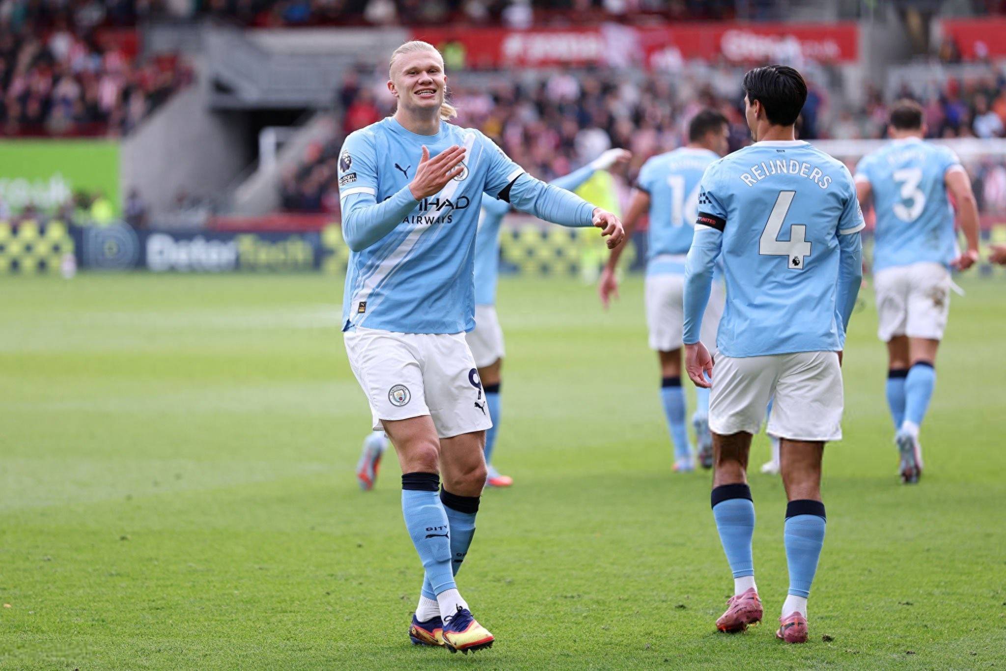 足球职业化的全球趋势（全球足球职业化潮流）