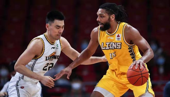 消除阻碍，重磅对决近在咫尺！乌西克VS维尔德：WBC正式批准巅峰碰撞（障碍扫清，巅峰对决一触即发！乌西克对阵维尔德：WBC官宣批准）