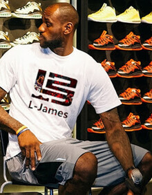 C罗晒与特朗普合照：感谢总统先生的邀请和热情欢迎（C罗分享与特朗普合影：感谢总统的邀请与热情接待）