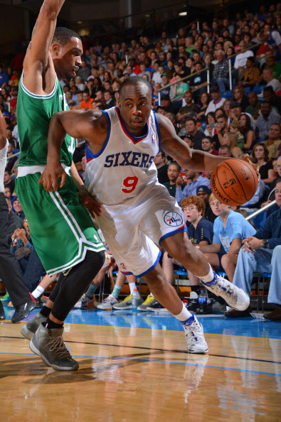 官方：美因茨主帅亨里克森下课；球队积6分排名德甲垫底（美因茨官宣解雇主帅亨里克森，球队仅积6分排名德甲垫底）