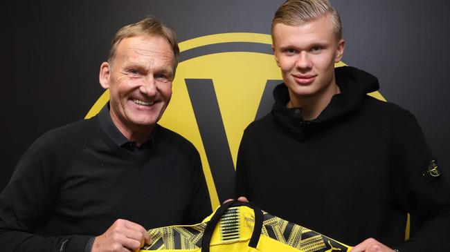 不差钱，阿联酋足协提供5架专机拉球迷去客场看世预赛（阿联酋足协豪气包机，5架专机送球迷赴客场看世预赛）