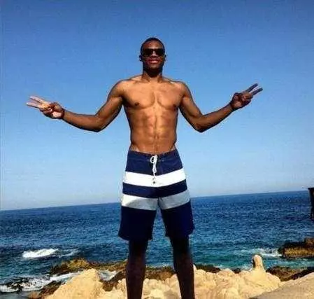 那不勒斯夺得队史第三座意超杯冠军，时隔11年再度捧杯（那不勒斯时隔11年再捧意超杯，队史第三次夺冠）