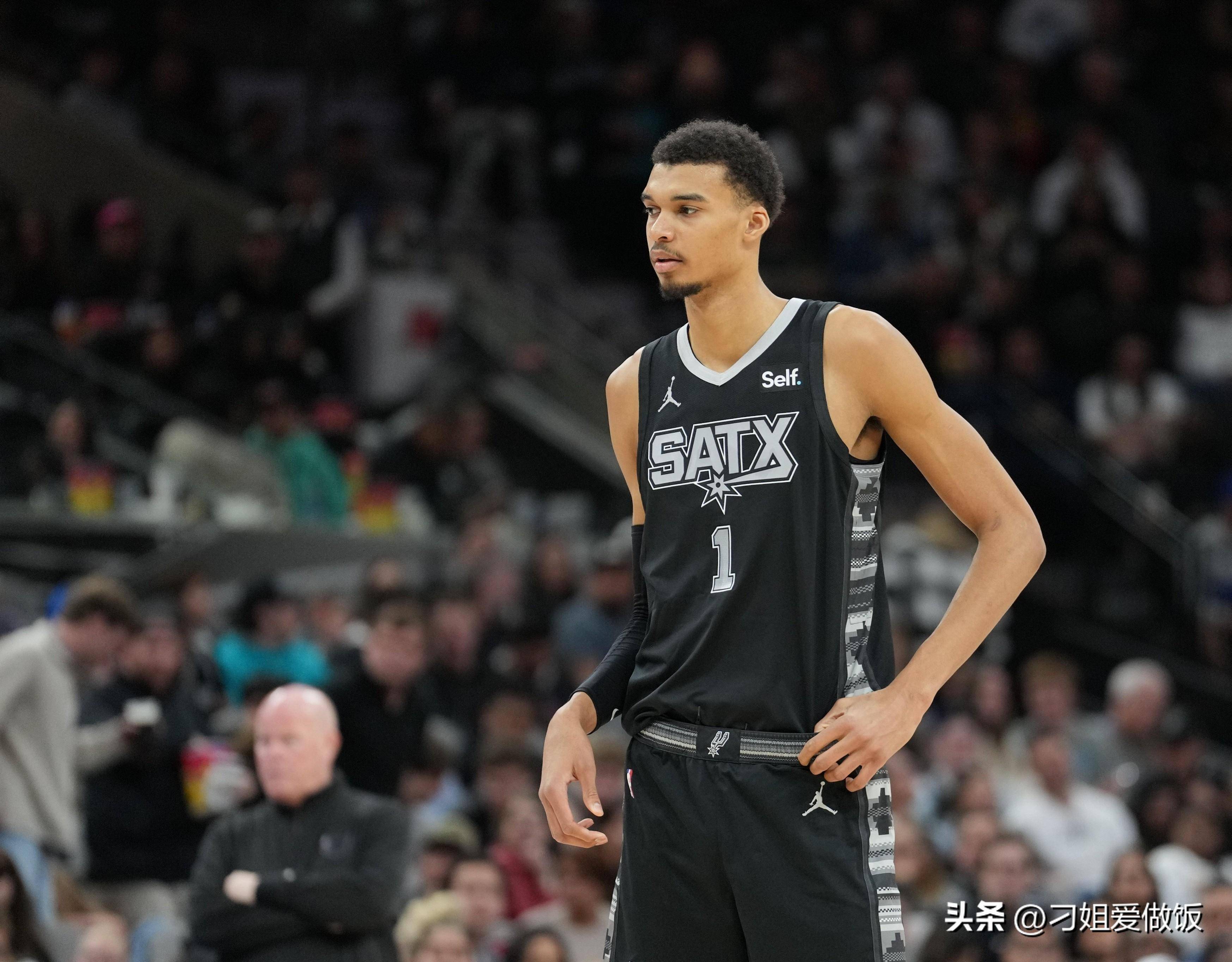 字母哥：在NBA的13年，我从未见过罗林斯这样进步这么大的球员（字母哥：我打NBA13年，从未见过哪位球员像罗林斯这样进步如此惊人）