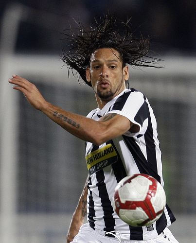 杰伦·布朗签约生发品牌代言，米切尔调侃“兄弟变现了”（杰伦·布朗官宣代言生发品牌，米切尔打趣：兄弟开始变现了）