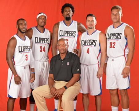 祖巴茨半场14分4板，伦纳德12分4板，哈登9分5助攻。（半场数据：祖巴茨14分4板，伦纳德12分4板，哈登9分5助攻）