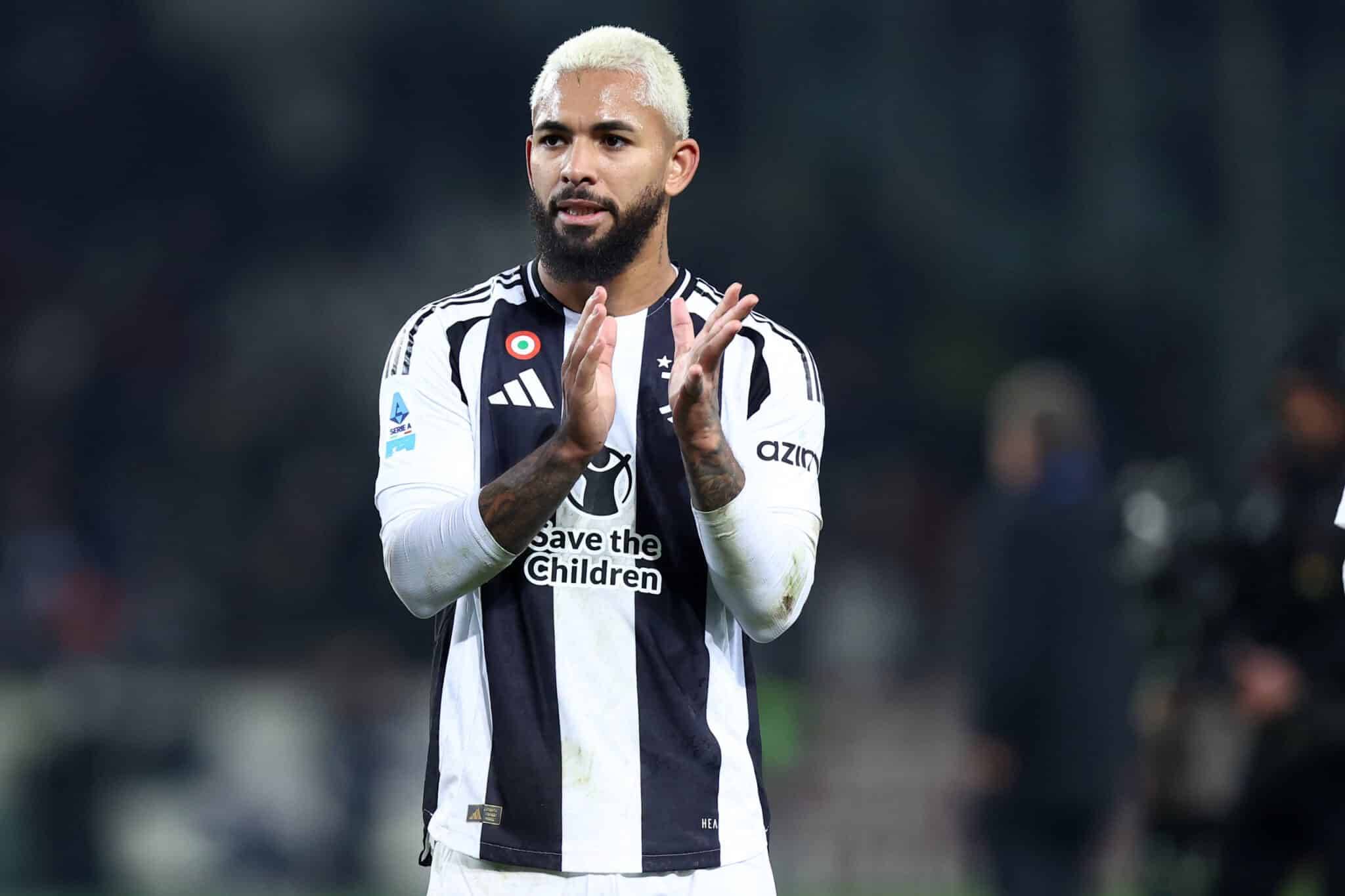 暖心！暂停期间全场观众为追梦儿子齐唱生日歌（温馨瞬间！暂停时全场球迷为追梦之子合唱生日歌）