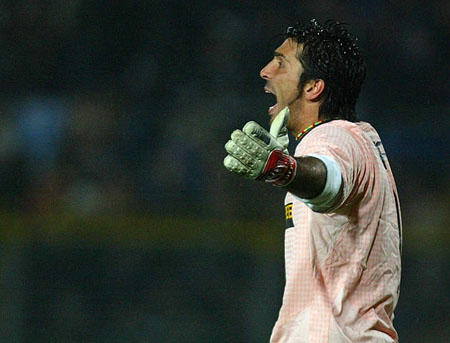 华夏幸福旧将许小龙：李铁指导业务能力很强，带队特别细致（华夏幸福旧将许小龙称赞李铁：业务能力出众，执教细致入微）