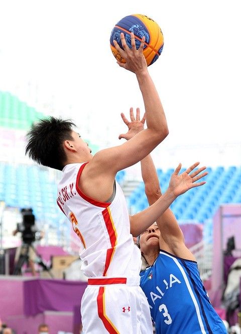 会师美职联决赛，梅西过往面对穆勒3胜7负处于下风（美职联决赛相遇：梅西过往对穆勒3胜7负，战绩处于劣势）