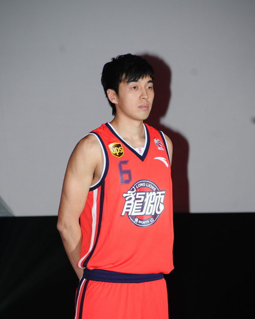 英超战报：亨德森建功，勒温救主，布伦特福德1-1利兹联（英超战况：亨德森破门，勒温救主，布伦特福德1-1战平利兹联）