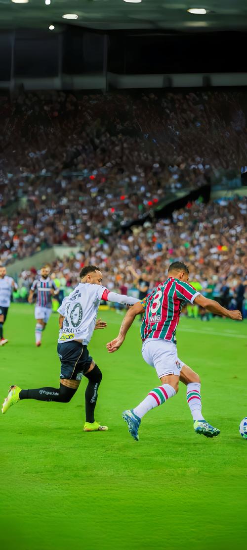 柏林联合0-0弗赖堡，场面火爆，两队8人染黄（柏林联合0-0战平弗赖堡，火药味十足，两队共领8黄）