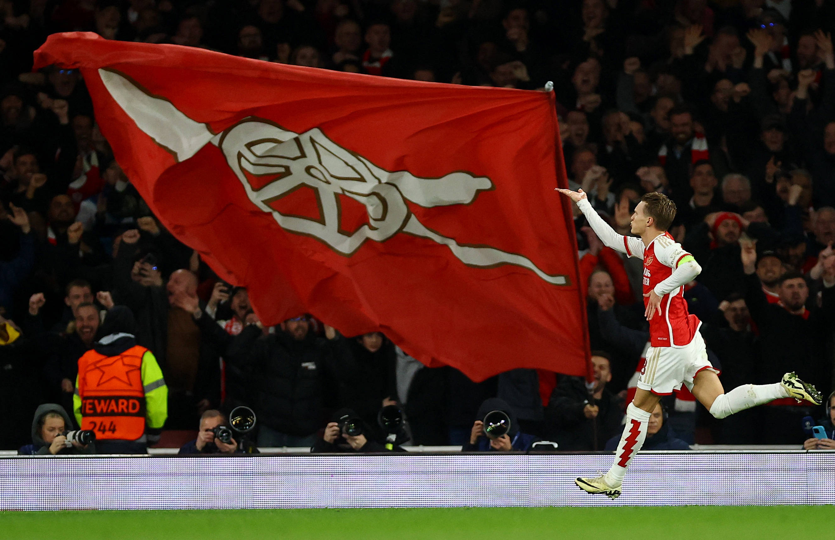 罗马诺：皇马退出科纳特争夺战，利物浦不会无限期等球员决定（罗马诺：皇马放弃追逐科纳特，利物浦拒绝无期限等待其决定）