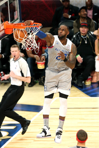 爱德华兹44+6+3无缘今日最佳球员！因为约基奇56+16+15创6项纪录（约基奇56+16+15破6项纪录，爱德华兹44+6+3仍无缘今日最佳球员）