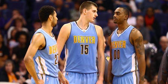 英联杯半场：双方破门乏术，卡迪夫城暂0-0切尔西（英联杯半场战报：卡迪夫城与切尔西互交白卷，比分暂时0-0）