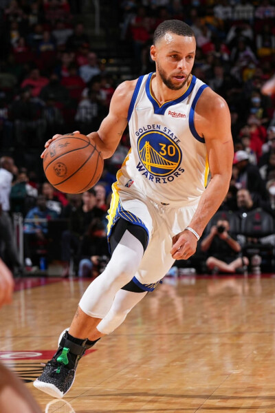 德甲焦点对决：柏林联合3-1战胜RB莱比锡，终结三连败颓势（德甲重磅之战：柏林联合3-1力克RB莱比锡，止住三连败）