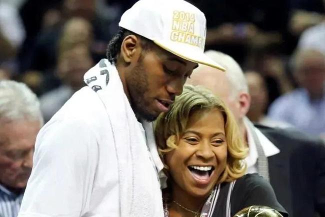 天空体育：阿森纳正与萨卡就一份长期合同进行谈判，进展顺利（天空体育：阿森纳与萨卡推进长期合约谈判，形势乐观）