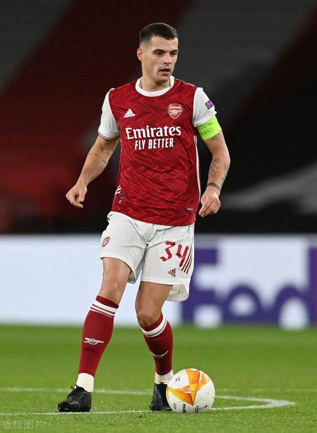 凯恩回应与巴萨传闻：我没和任何人接触，现在在拜仁很开心（凯恩否认巴萨传闻：未与任何人接触，现阶段在拜仁很开心）